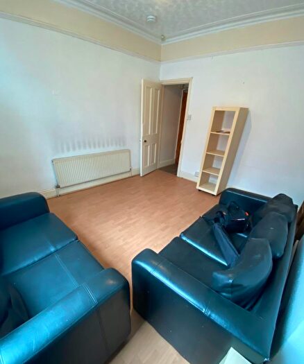 4 Bedroom Semi-Detached House To Rent In Welton Grove, Leeds, West Yorkshire, LS6