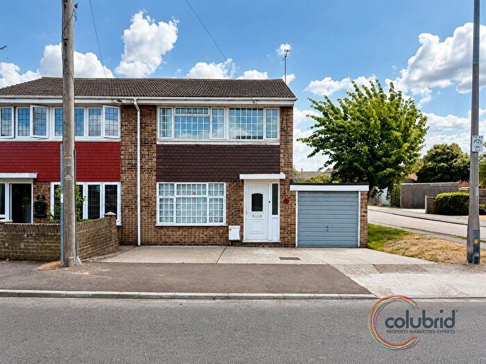 3 Bedroom Semi-Detached House For Sale In Clyde, East Tilbury, RM18
