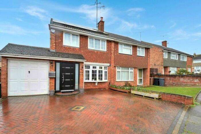 3 Bedroom Semi-Detached House To Rent In Dalby Close, Luton, LU4