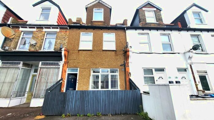 1 Bedroom Flat To Rent In Norbury Road, Thornton Heath, CR7