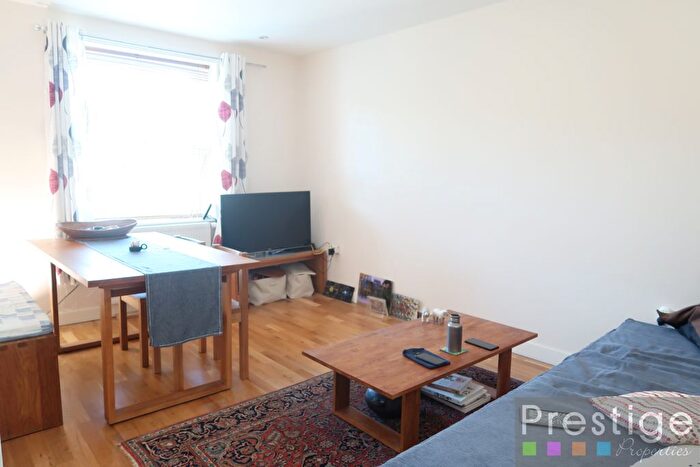 2 Bedroom Flat To Rent In Alexandra Grove, London, N4