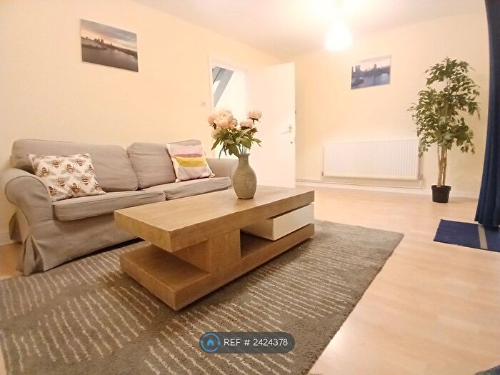 2 Bedroom Maisonette To Rent In Corporation Street, London, N7