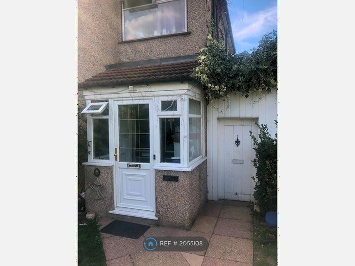 Studio To Rent In Holyrood Avenue, Harrow, HA2