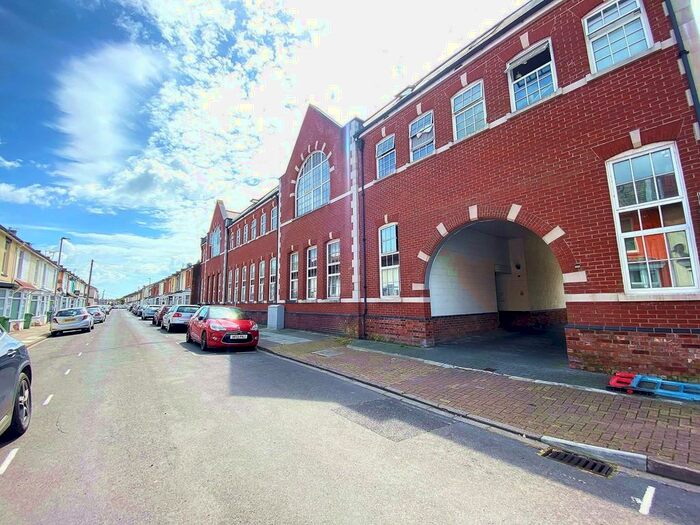 3 Bedroom Flat To Rent In Reginald Road, Southsea, PO4