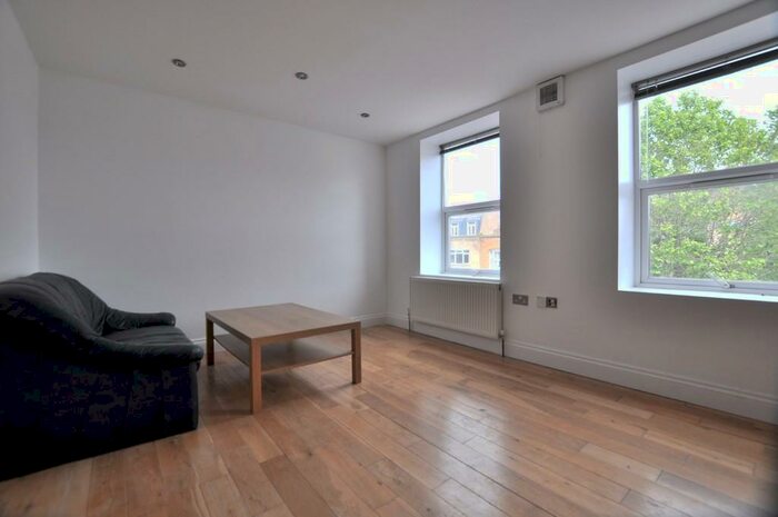 2 Bedroom Flat To Rent In Bethnal Green Road, London, E2