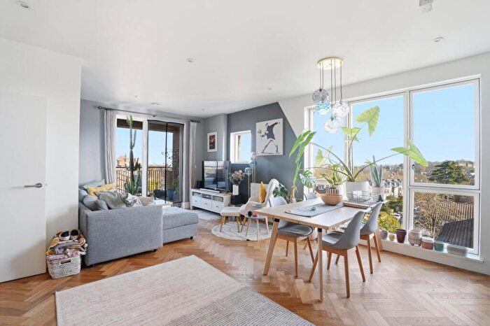 2 Bedroom Flat For Sale In Harold Road, Crystal Palace, London, SE19