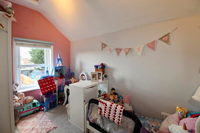 3 Bedroom Terraced House For Sale In Queens Road, Fletton, Peterborough, PE2