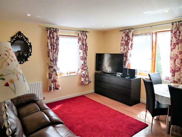 2 Bedroom Flat To Rent In Baroque Court, Hounslow, TW3