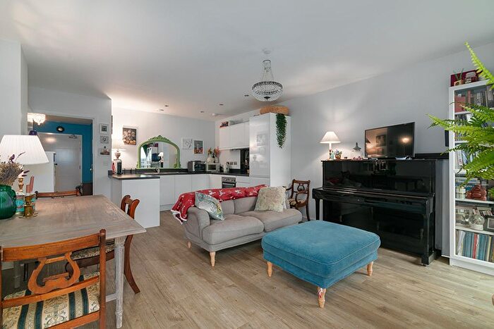 1 Bedroom Flat For Sale In Rowland Road, London, N17