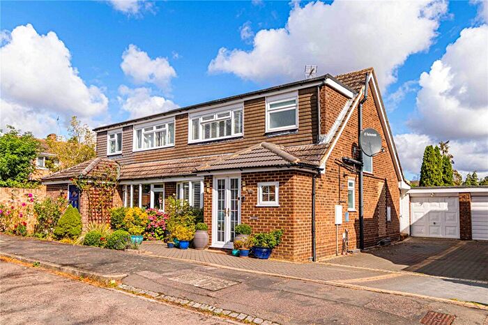 3 Bedroom Semi-Detached House For Sale In Poplar Road, Kensworth, Central Bedfordshire, LU6