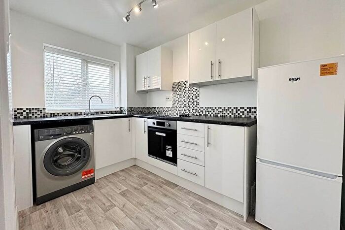 1 Bedroom Flat To Rent In Grove Road, Chadwell Heath, Romford, RM6