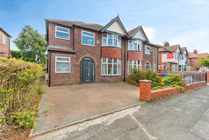 4 Bedroom Semi-Detached House For Sale In Langdale Road, Sale, Greater Manchester, M33
