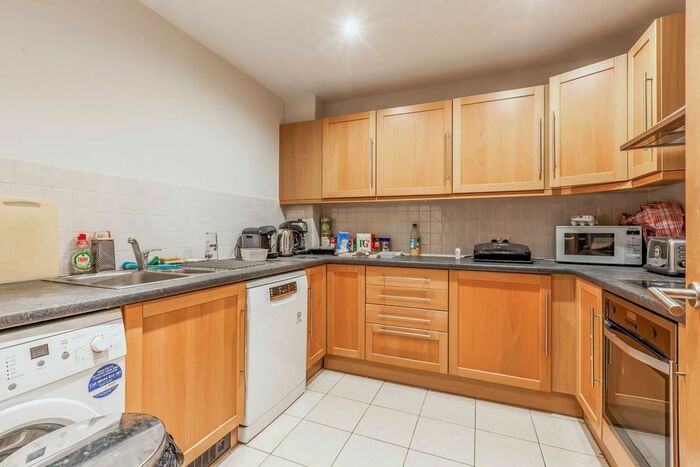 3 Bedroom Flat To Rent In Courtenay House, Brixton Hill, London, SW2
