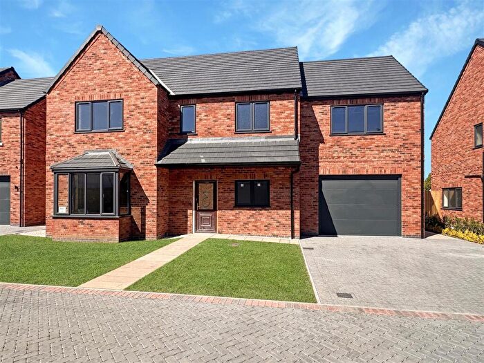 4 Bedroom Detached House For Sale In Bowling Green Close, Blaby, LE8