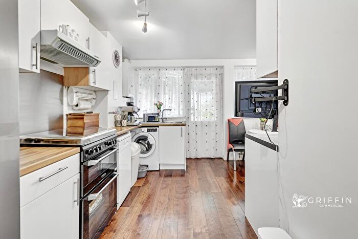 2 Bedroom Town House For Sale In Rookwood Close, Grays, RM17