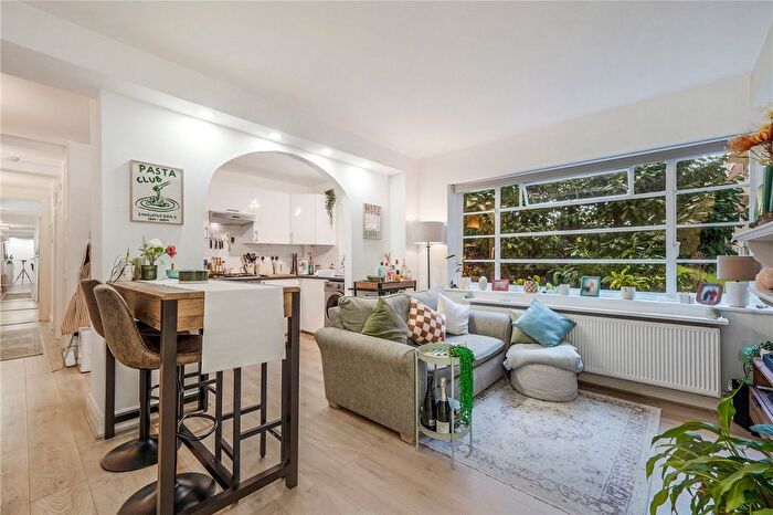 2 Bedroom Flat For Sale In Hornsey Lane, London, N6