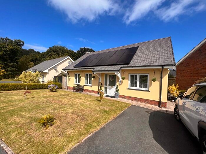 4 Bedroom Bungalow For Sale In Dolphin Court, New Quay, SA45