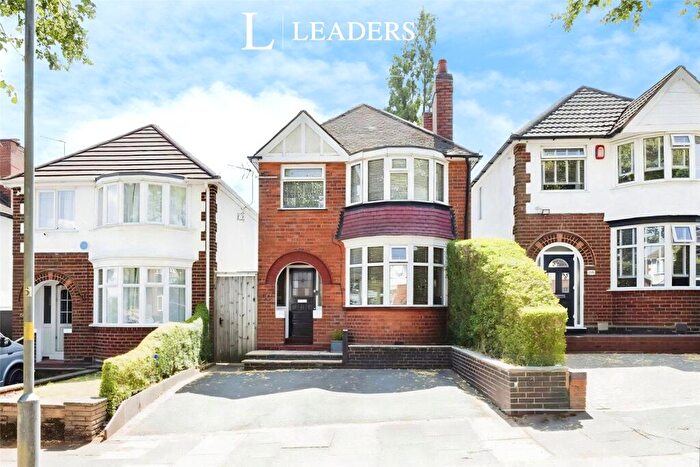 3 Bedroom Detached House For Sale In Trevanie Avenue, Quinton, Birmingham, B32