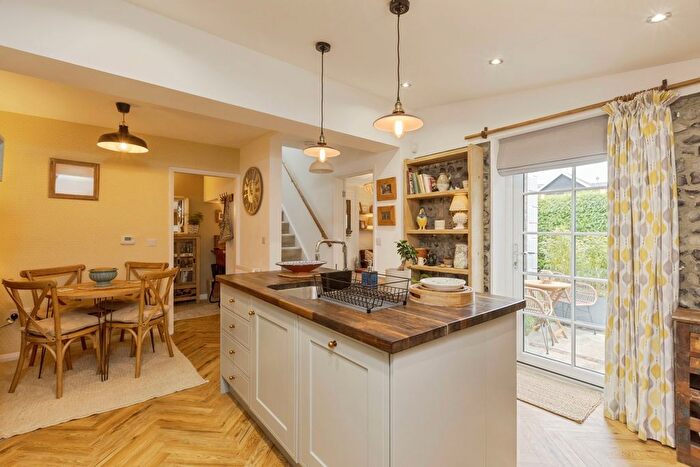 2 Bedroom End Of Terrace House For Sale In High Street, Rusthall, Tunbridge Wells, Kent, TN4