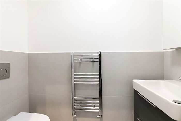 1 Bedroom Property To Rent In Frobisher Road, London, N8