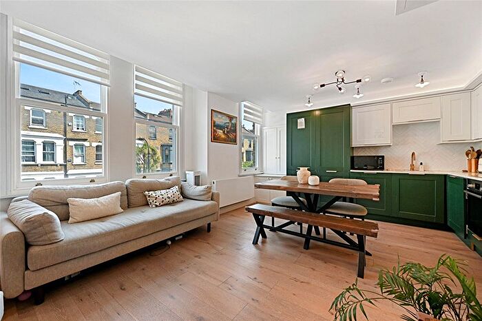 2 Bedroom Flat For Sale In Frithville Gardens, London, W12
