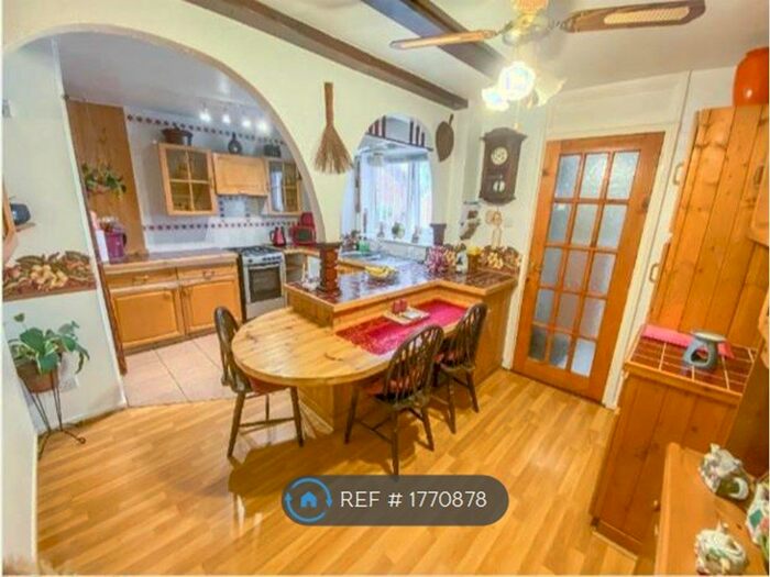 3 Bedroom End Of Terrace House To Rent In Normanton Place, Leeds, LS11