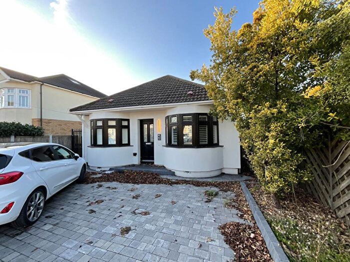 2 Bedroom Bungalow To Rent In Southdown Road, Hornchurch, RM11