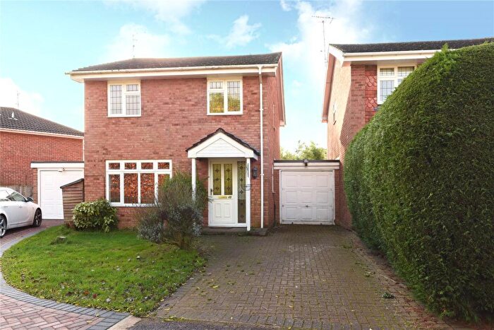 4 Bedroom Link Detached House For Sale In Woosehill Lane, Wokingham, RG41