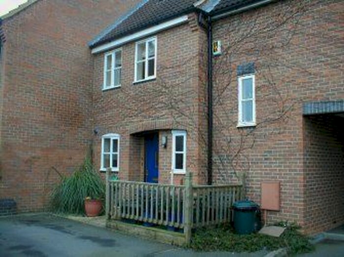 3 Bedroom Terraced House To Rent In Off Masons Road, Stratford-Upon-Avon, CV37