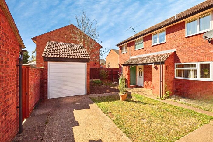 2 Bedroom End Terrace House For Sale In Hedgelands, Peterborough, PE4