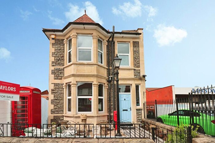 4 Bedroom Detached House For Sale In Woodland Way, Kingswood, Bristol, BS15