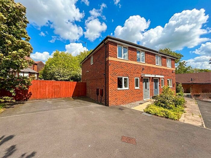 3 Bedroom Semi-Detached House For Sale In Greenhurst Crescent, Oldham, OL8