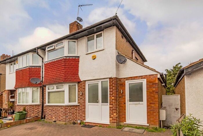 2 Bedroom Flat To Rent In Hospital Bridge Road, Twickenham, TW2