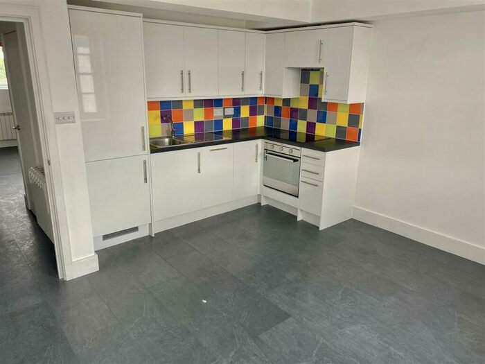 2 Bedroom Apartment To Rent In Old Church Road, Chingford, E4