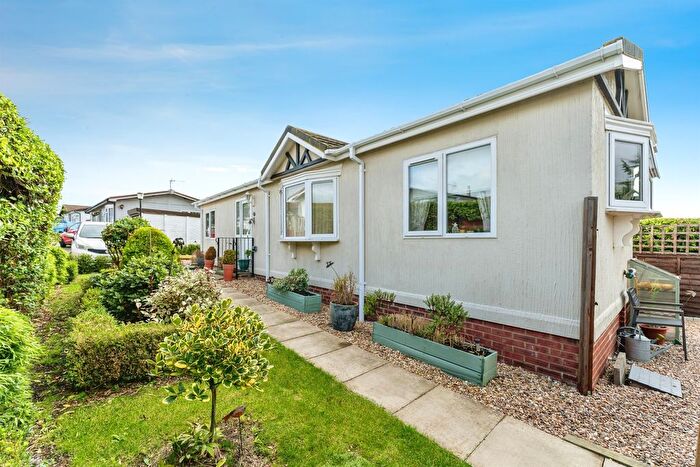 2 Bedroom Mobile/park Home For Sale In Bedwell Park, Witchford, Ely, CB6