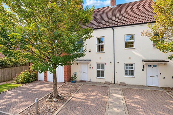 4 Bedroom Terraced House For Sale In Ver Brook Avenue, Markyate, AL3