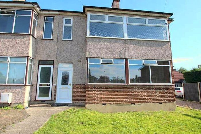 2 Bedroom Maisonette Flat To Rent In Westland Avenue, Hornchurch, RM11