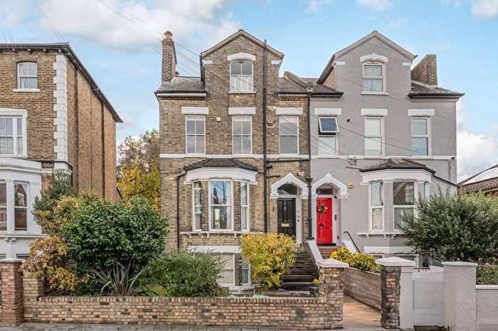 2 Bedroom Flat For Sale In Kempshott Road, Streatham Common, London, SW16