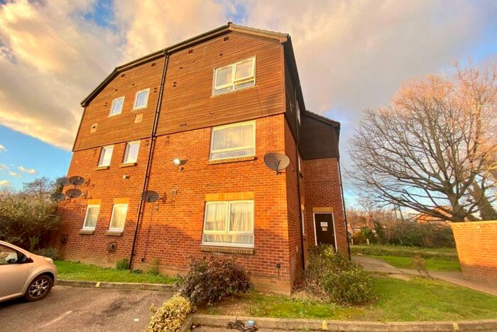 1 Bedroom Flat To Rent In Braemar Gardens, SL1