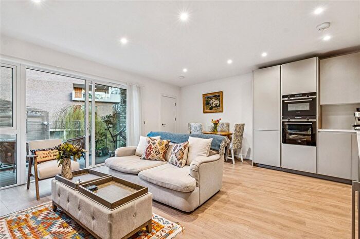 2 Bedroom Flat For Sale In Ravensbury Terrace, SW18