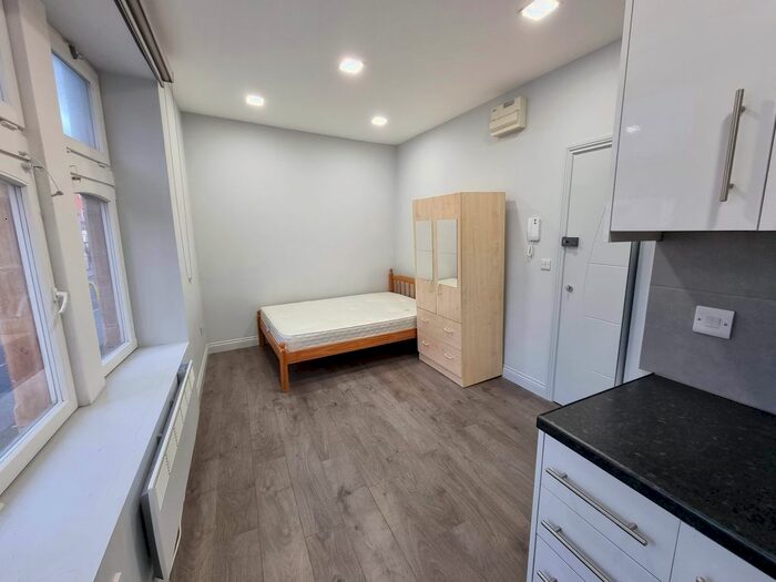 Studio To Rent In High Street, Acton, London, W3