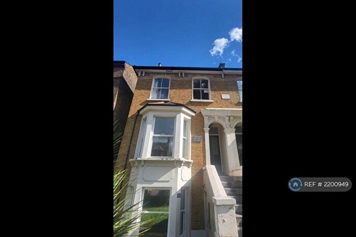 2 Bedroom Flat To Rent In Barry Road, London, SE22