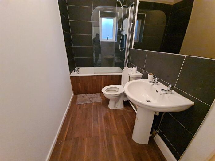 6 Bedroom House To Rent In Regent Park Terrace, Leeds, LS6