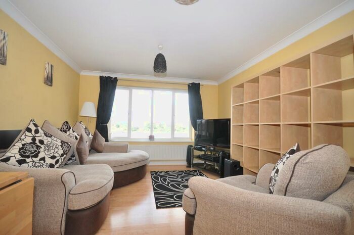 2 Bedroom Apartment To Rent In Fennel Close, Rochester, ME1
