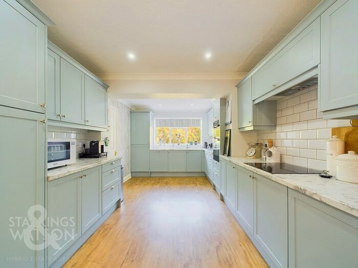 4 Bedroom Detached House For Sale In Tasburgh Road, Saxlingham Thorpe, Norwich, NR15