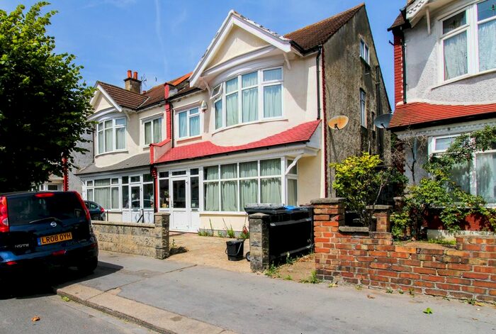 4 Bedroom Semi-Detached House To Rent In Galpins Road, Thornton Heath, CR7