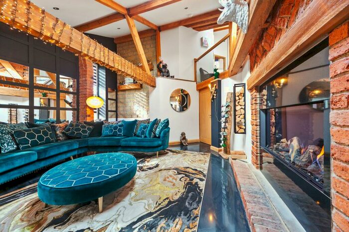 7 Bedroom Barn Conversion For Sale In Cross Lane, Stocksmoor, HD4