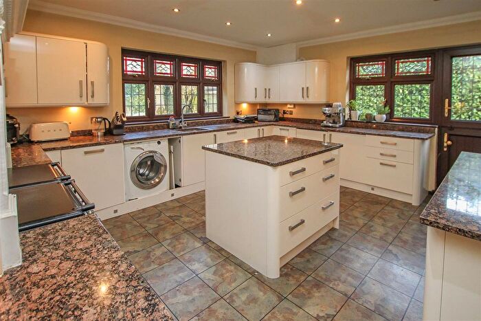 4 Bedroom Detached House For Sale In Rectory Chase, Doddinghurst, Brentwood, CM15