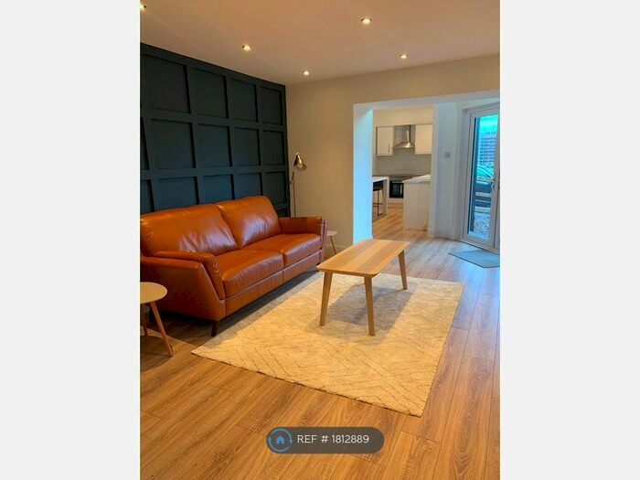 2 Bedroom Maisonette To Rent In Roseangle, Dundee, DD1