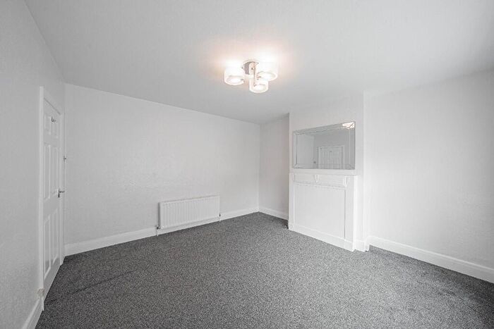 1 Bedroom Flat To Rent In Maxwell Street, Bensham, Gateshead, Tyne And Wear, NE8